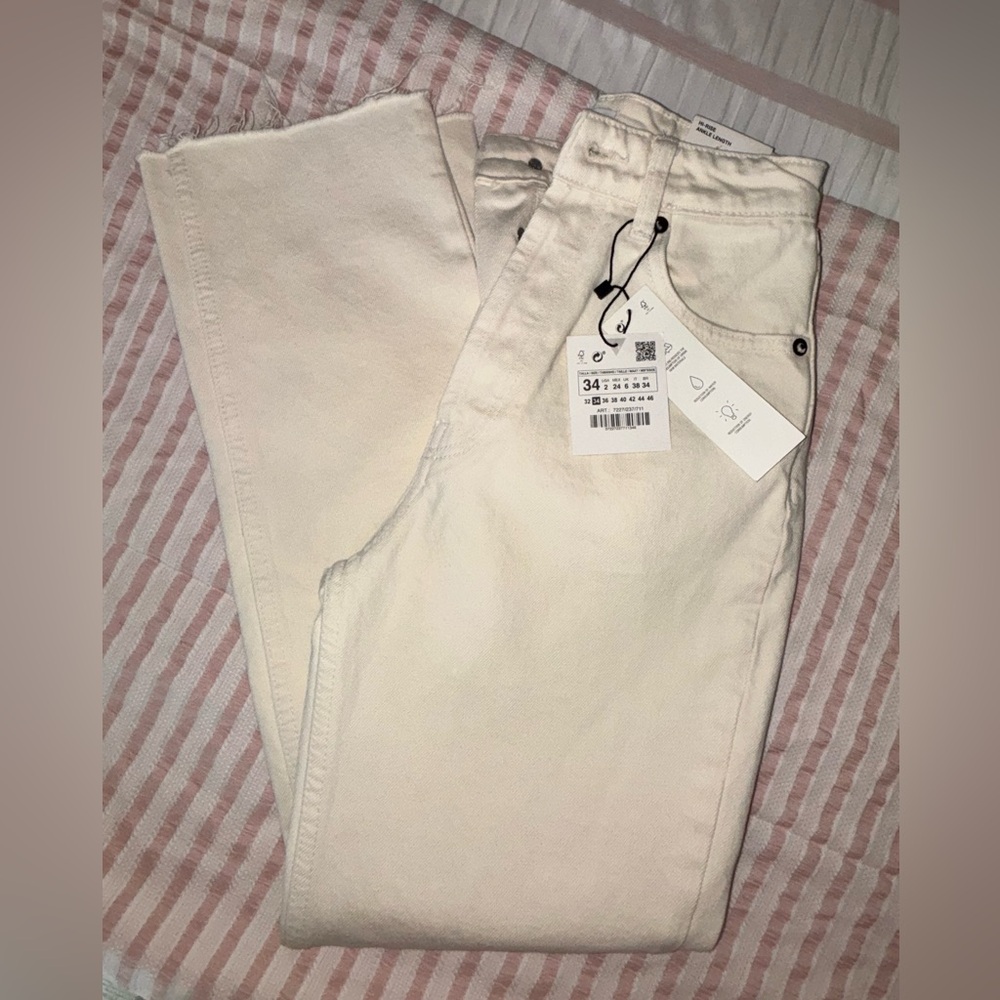 Zara Cream High-Waist Jeans with Tags size 2💓